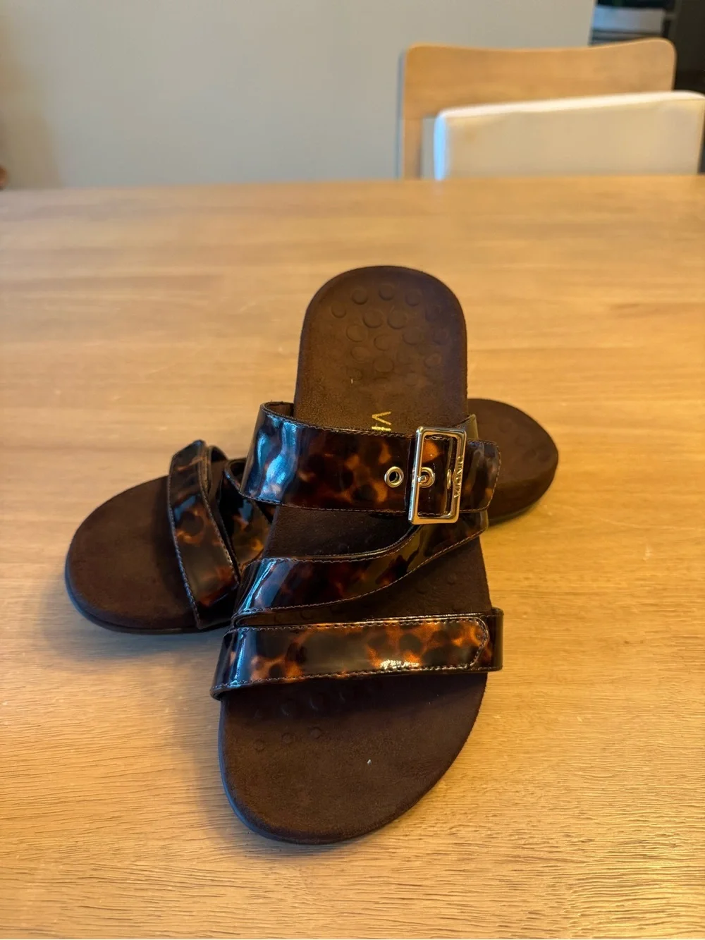 Vionic Skylar Sandals Women Size 8 Tortoise Shell Brown Buckle Comfort Slides